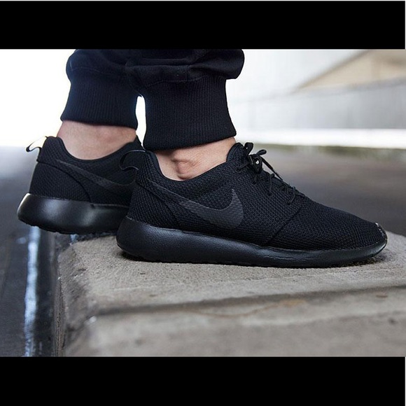 nike black roshe 1 shoe